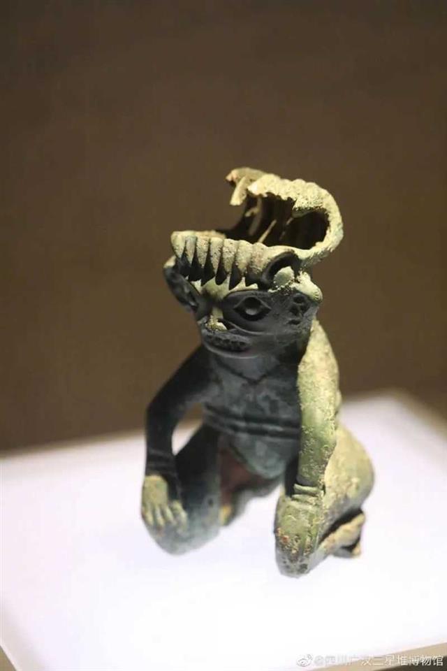 托尼老师坐不住了！三星堆出土中分发型人物……网友：别挖了，历史书厚到不行了