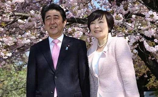 被丈夫宠爱35年，努力做自己！安倍昭惠开创了日本第一夫人新模式