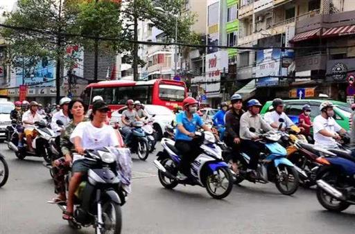 为何越南对我国保持“若即若离状态”呢？