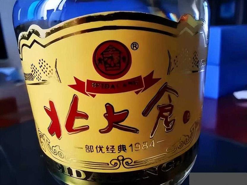年龄大买什么都看价格？建议中老年人：喝酒这件事儿不要太节省