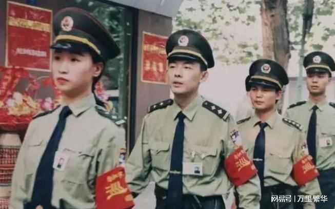 中国警察队伍的警服，1984年开始，为何使用了橄榄色警服？