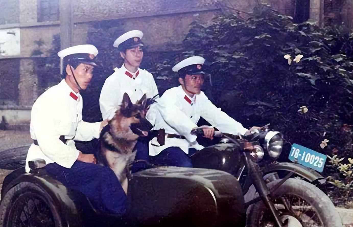 中国警察队伍的警服，1984年开始，为何使用了橄榄色警服？