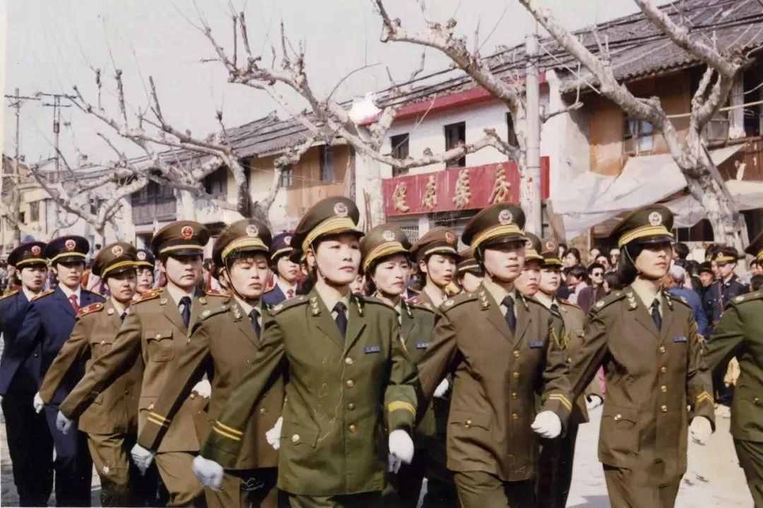 中国警察的警服，1984年开始，在16年时间内，为何更换了5次？