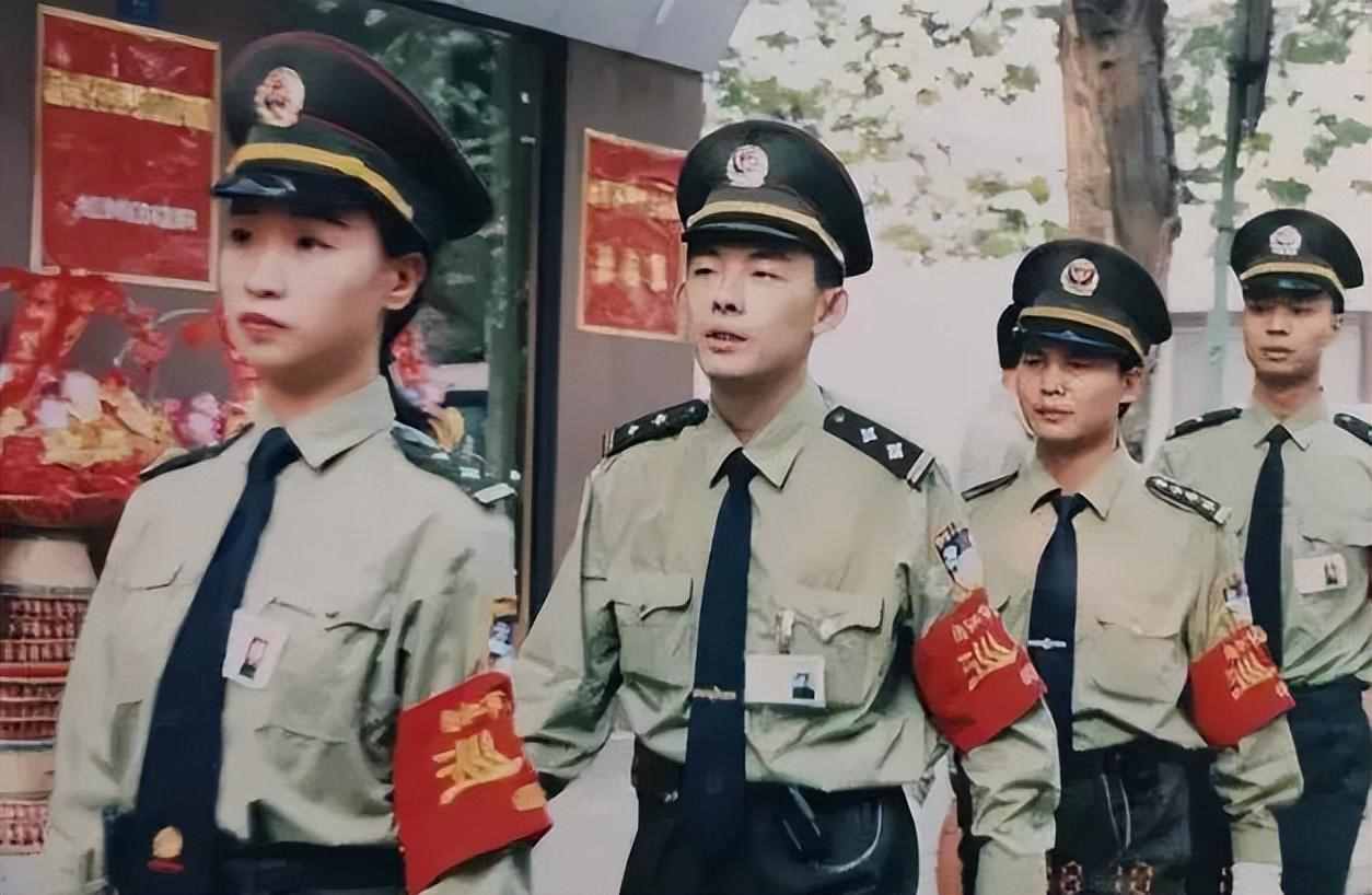 中国警察的警服，1984年开始，在16年时间内，为何更换了5次？