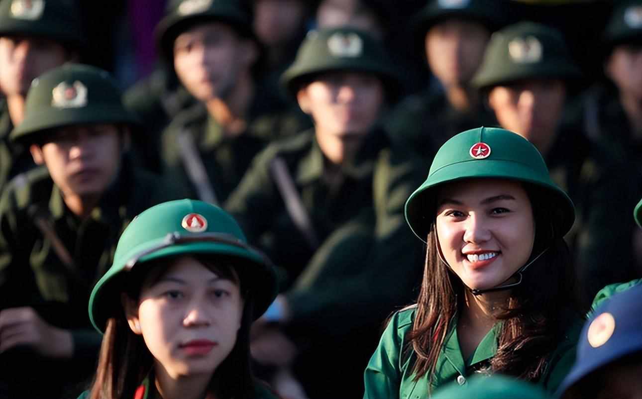 越南放下了架子，中老铁路开通1年，到底有多大的好处？