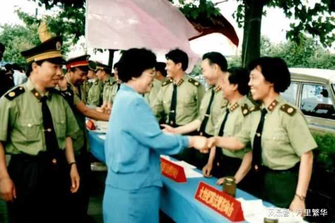 中国警察的警衔，1992年开始，8年时间内，为何更换了3次？