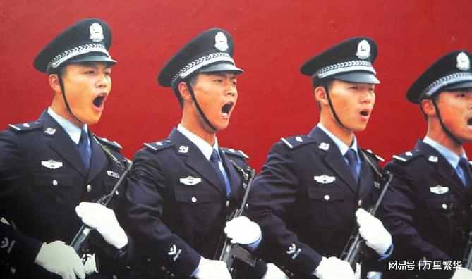 中国警察的警服，建国之后的50年内，为何更换了6代警服？