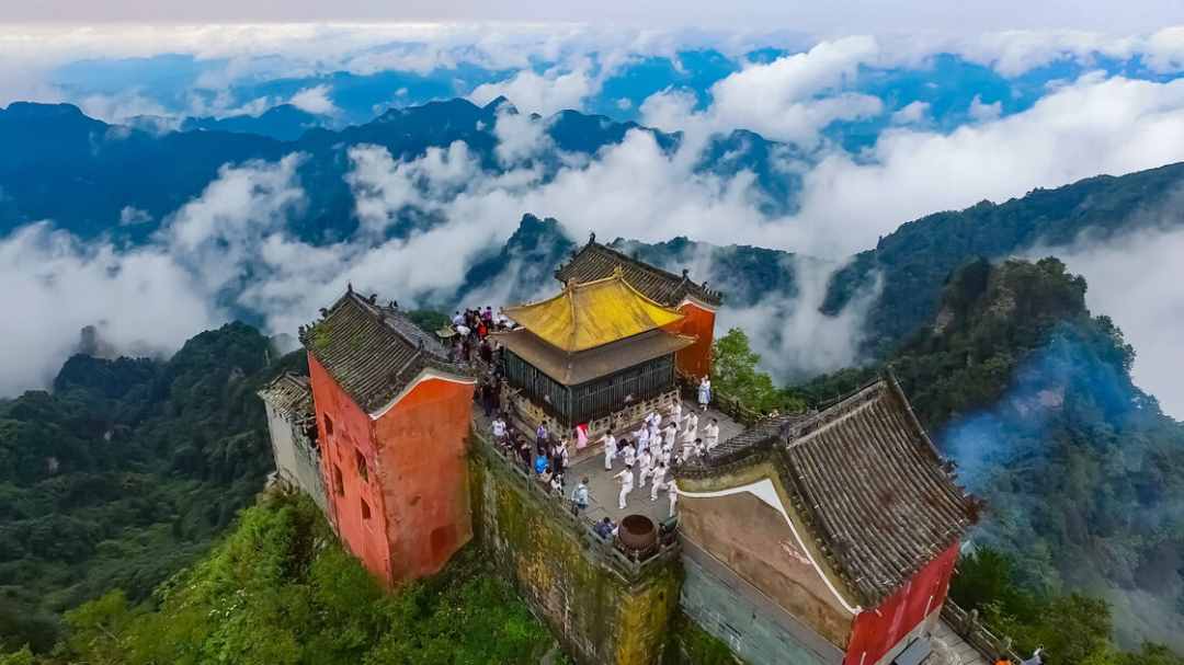 登临玄岳，朝拜武当——记道教圣地武当山