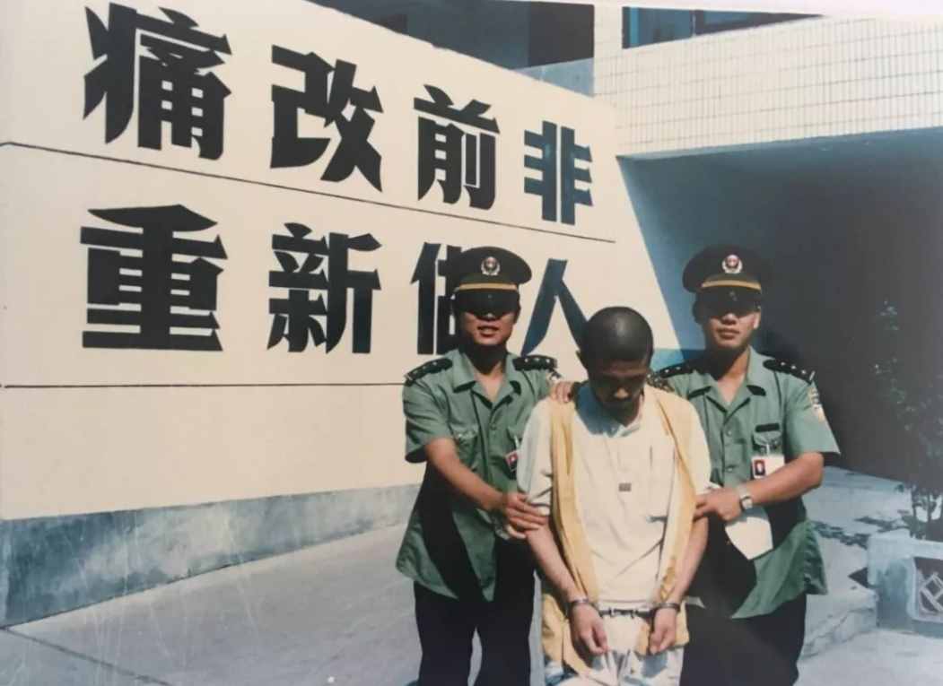 全国警察队伍的总人数，1987年，为何只有64万人？