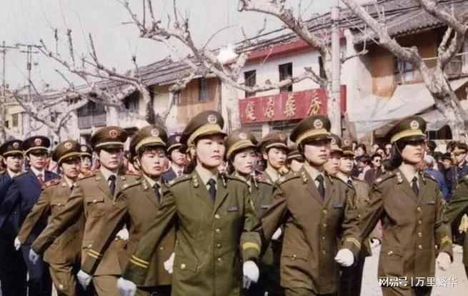 80年代的中国，基层公安干警们，为何还在使用盒子炮？