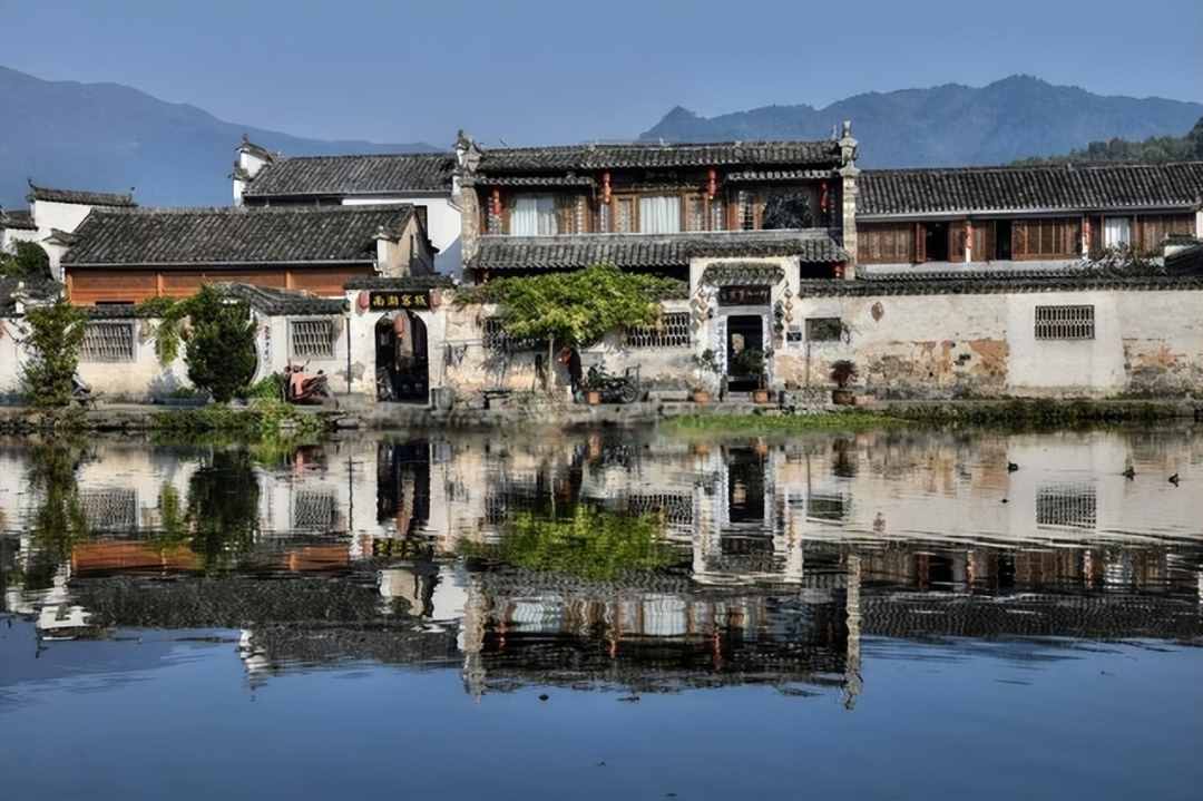 顺着光的指引向上看中国古建筑中的“天井”