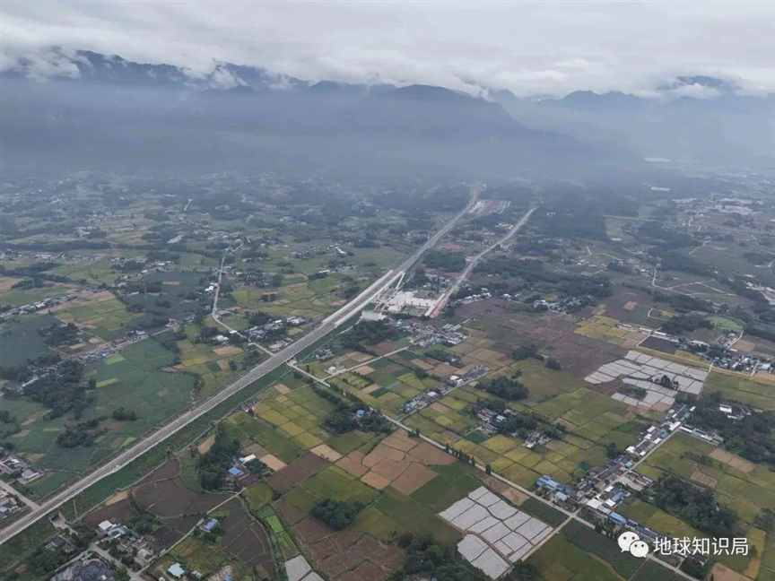 四川搞了一条去青藏高原的“超级地铁”，海拔高差2000米！