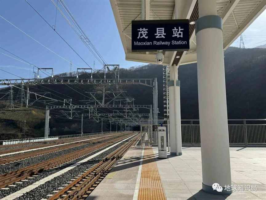 四川搞了一条去青藏高原的“超级地铁”，海拔高差2000米！