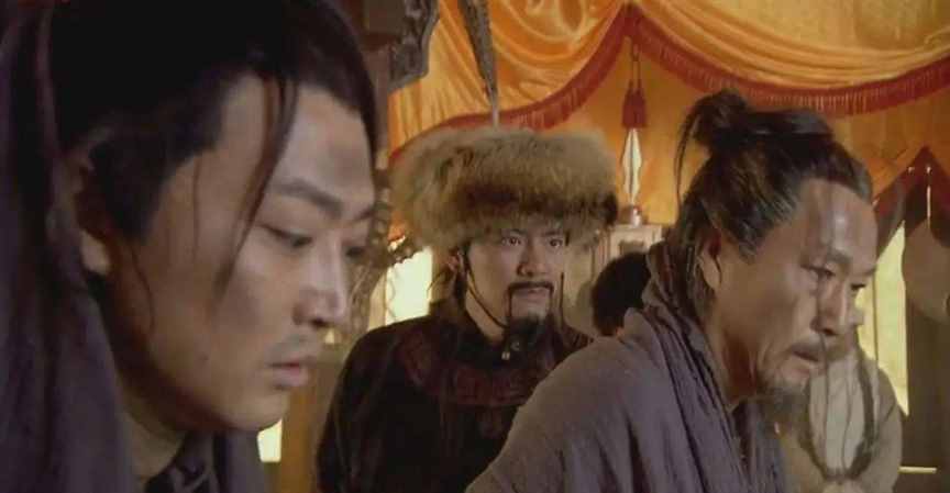 文化上的巨人，政治上的矮子