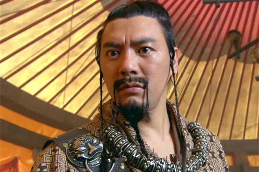文化上的巨人，政治上的矮子