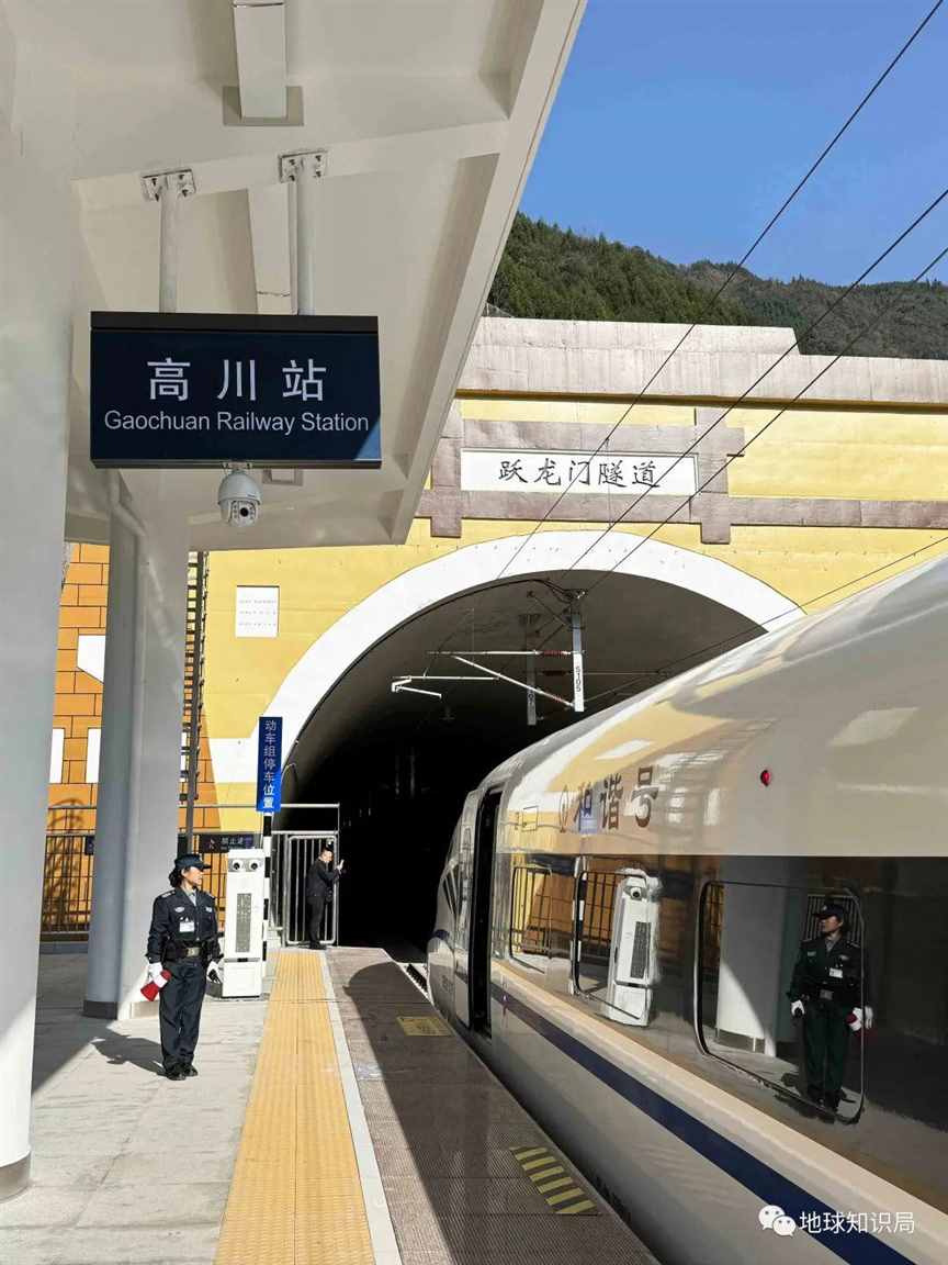 四川搞了一条去青藏高原的“超级地铁”，海拔高差2000米！