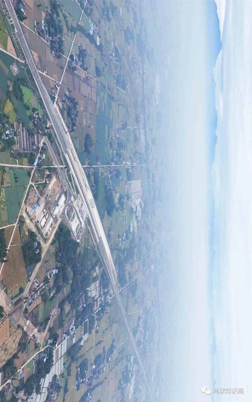 四川搞了一条去青藏高原的“超级地铁”，海拔高差2000米！