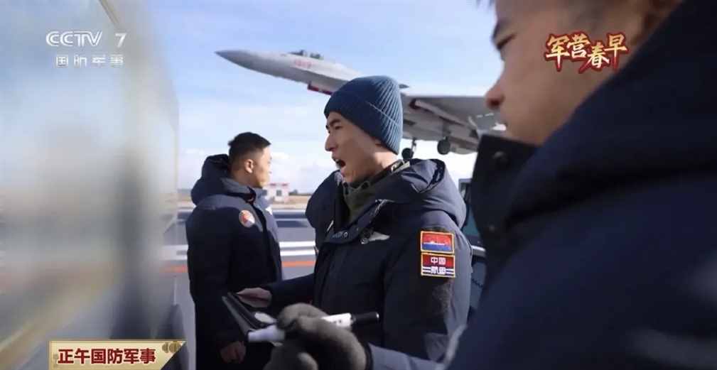 歼35与歼15B混编，解放军两艘现役航母，到底提高多少倍？