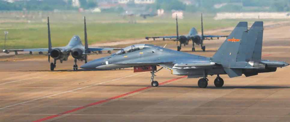 台湾自吹自擂，F16V战机锁定了歼16，到底有没有能力？