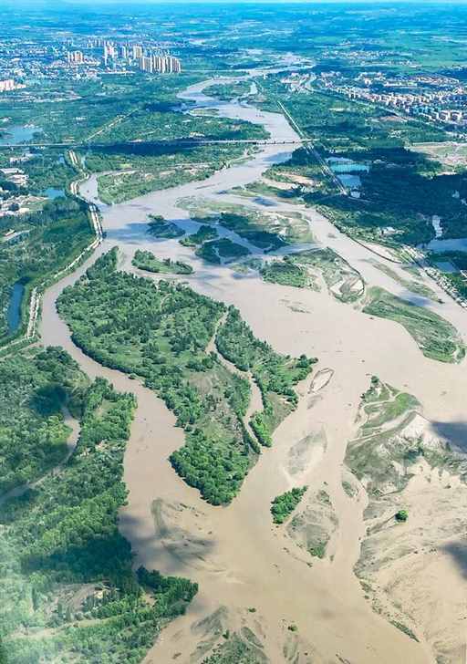 新疆，为什么像四个省份？| 地球知识局