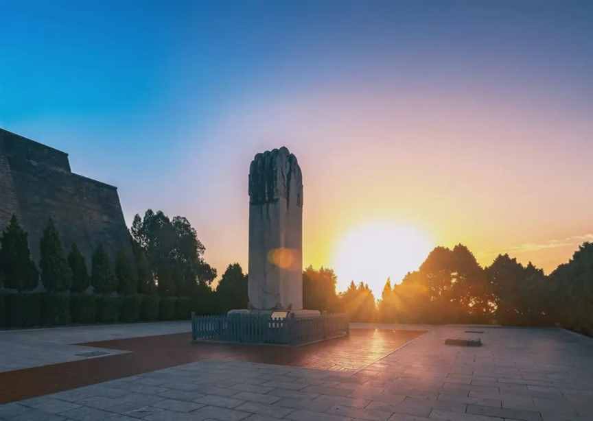 此墓埋了两个皇帝，千年来无人敢盗