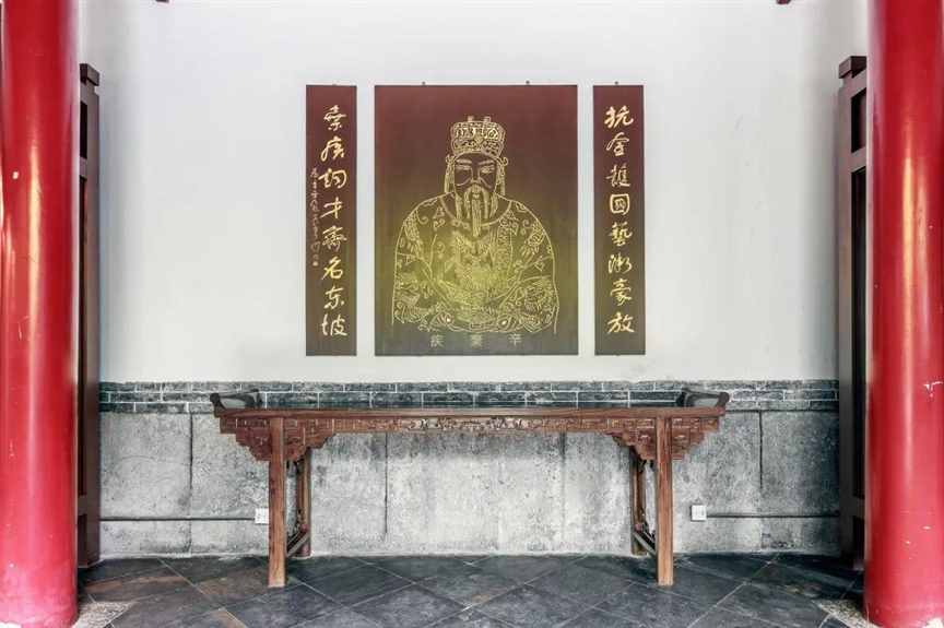 政治上的炮灰，文化上的巨星