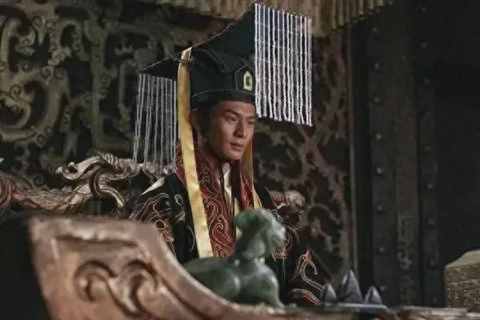 毫无人性的继承人制度，“自杀式”的汉化改革