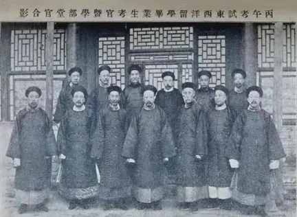 时代的一粒灰，落到读书人头上