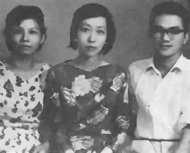 天才少女一夜封神，1995年孤独死去