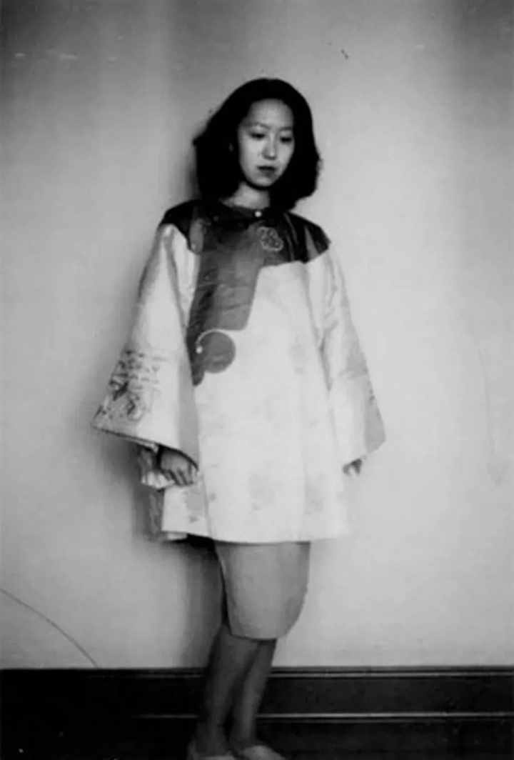 天才少女一夜封神，1995年孤独死去