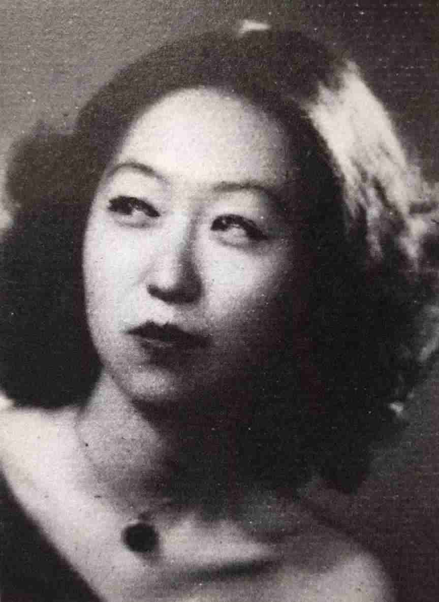 天才少女一夜封神，1995年孤独死去