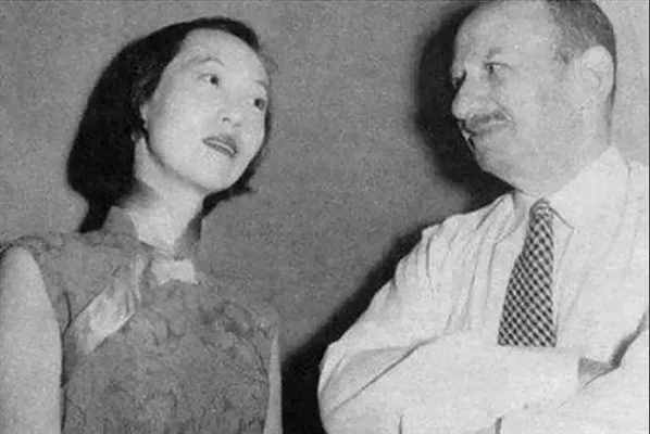 天才少女一夜封神，1995年孤独死去