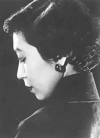 天才少女一夜封神，1995年孤独死去
